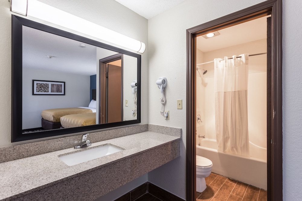 Quality Inn Farmington 8/21