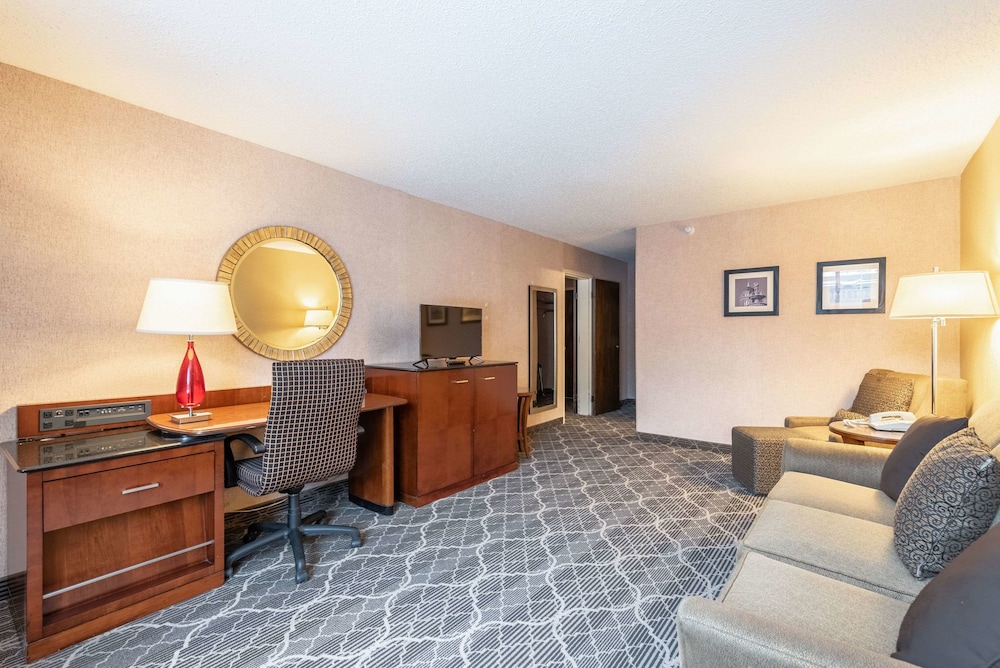 Quality Inn and Suites Brainerd MN 35/39