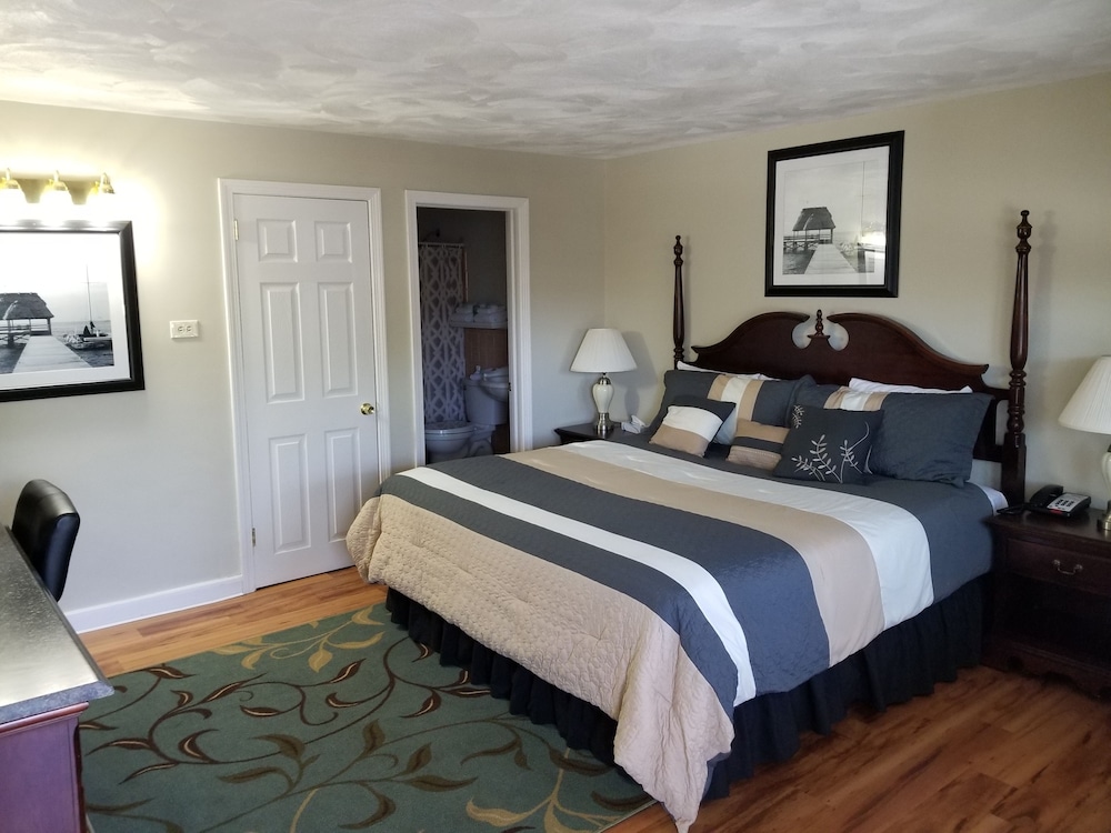 Colonial Inn Seekonk 13/58