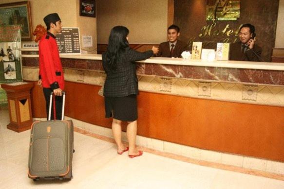Hotel Mega Cikini 6/28