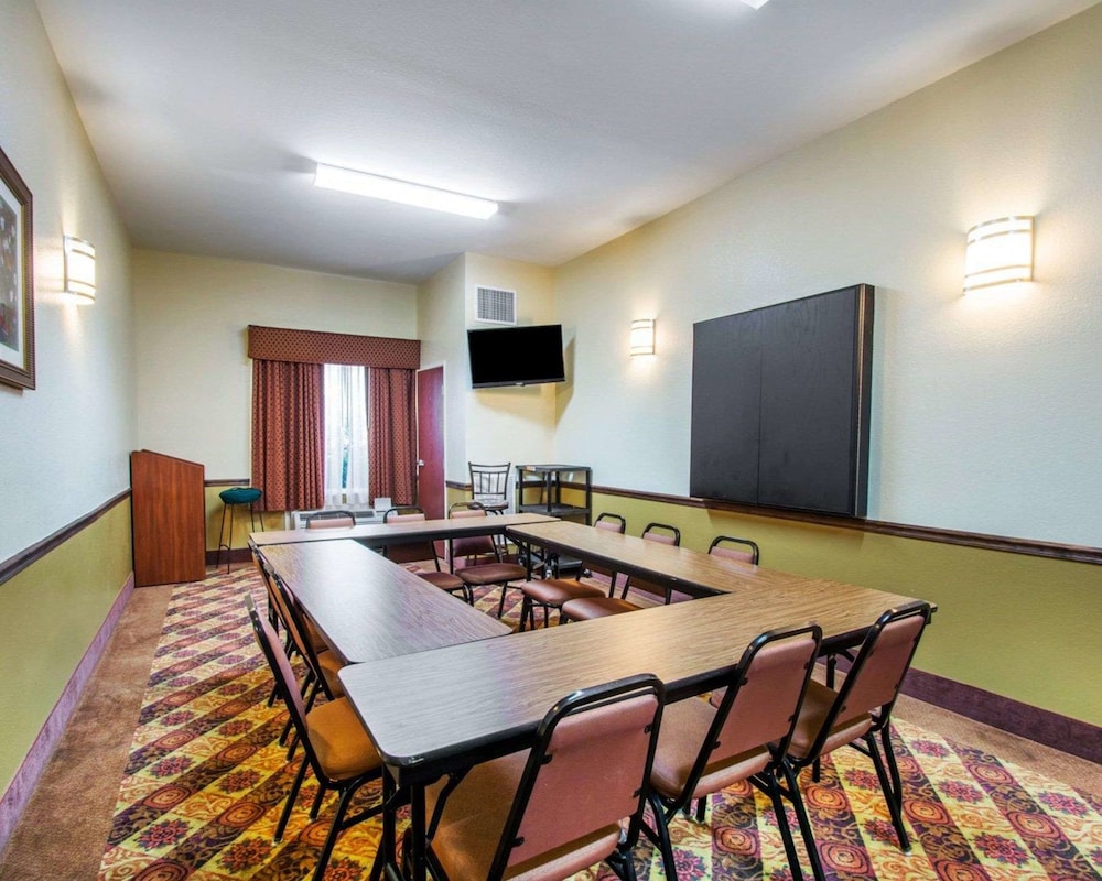 Comfort Suites Montgomery East Monticello Dr 46/47
