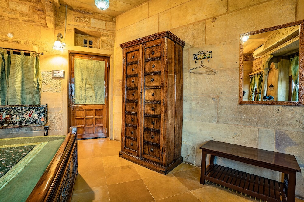 Garh Jaisal Haveli Hotel 22/37