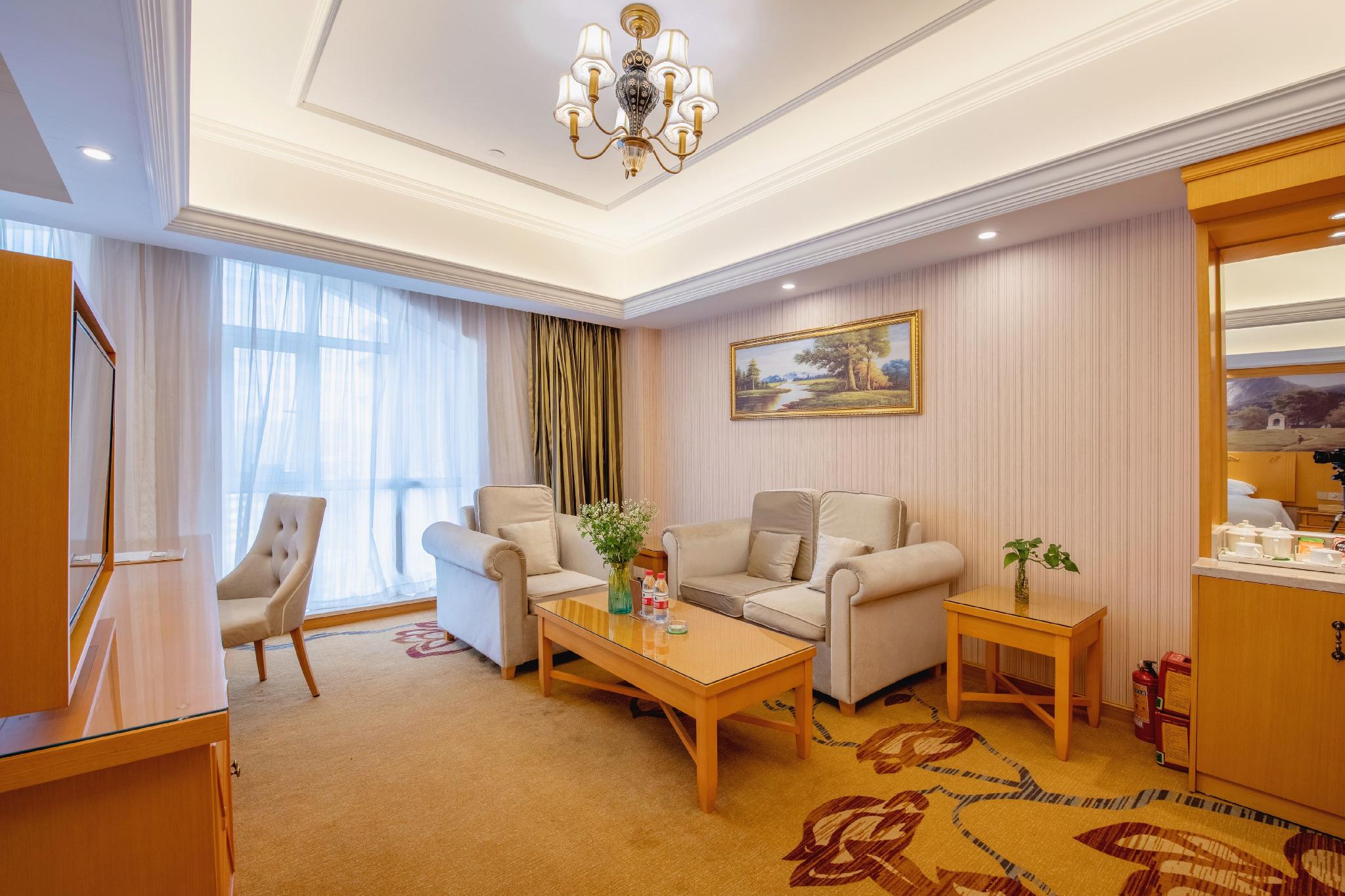 Vienna Hotel (Zhongshan Rainbow Avenue) 33/58