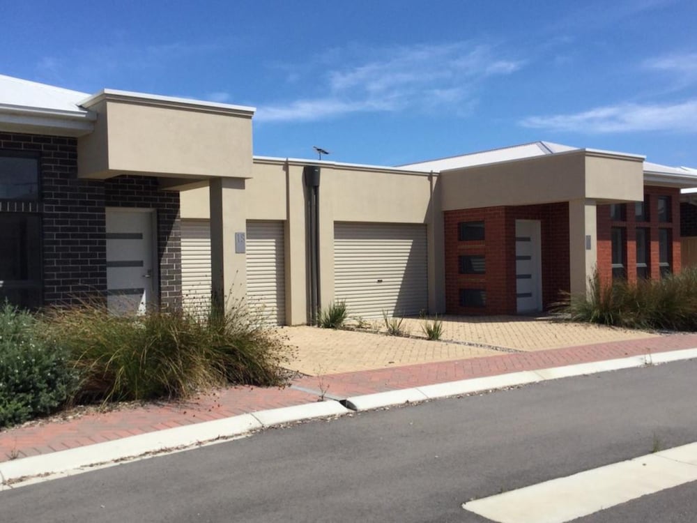Villas on the Bay Kingscote 30/44