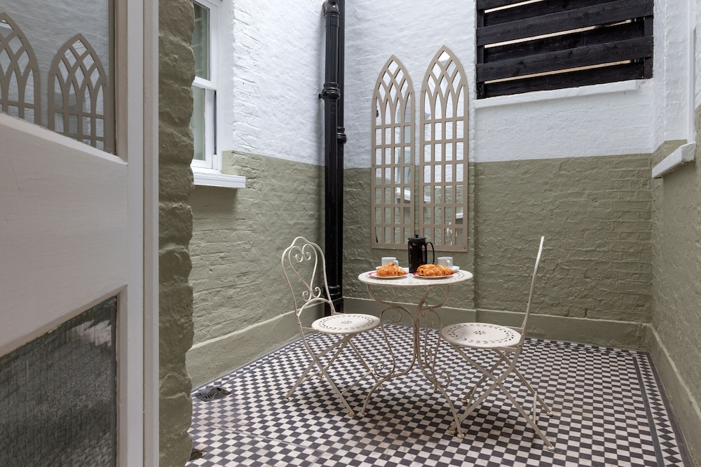 COLLINGHAM SERVICED APARTMENTS 24/56