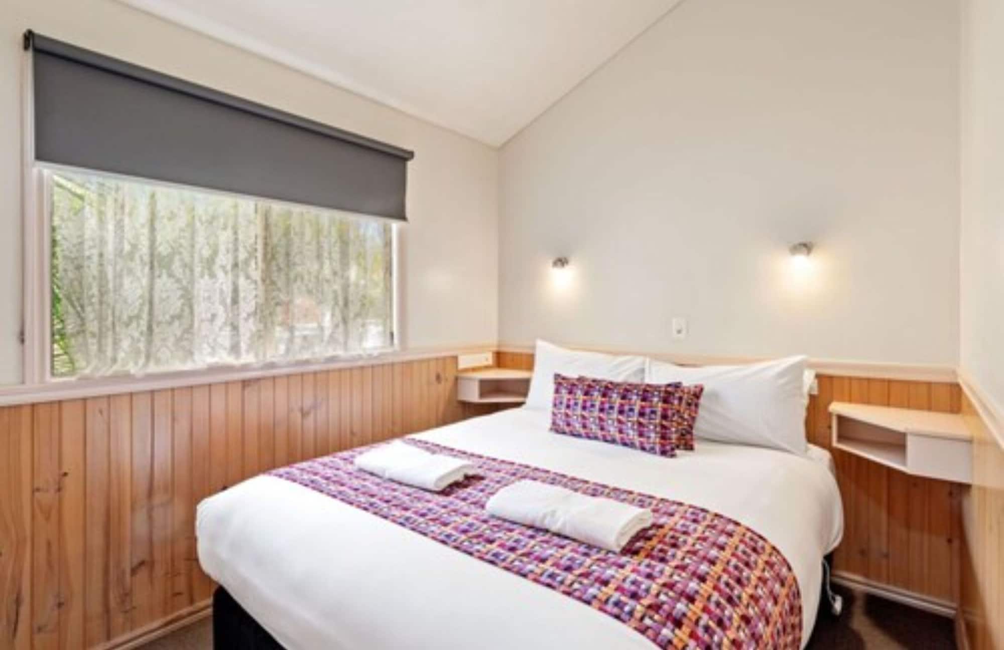 2 Bedrooms, Superior, Cabin, 1 Queen and 2 Bunk Beds, Pool Side