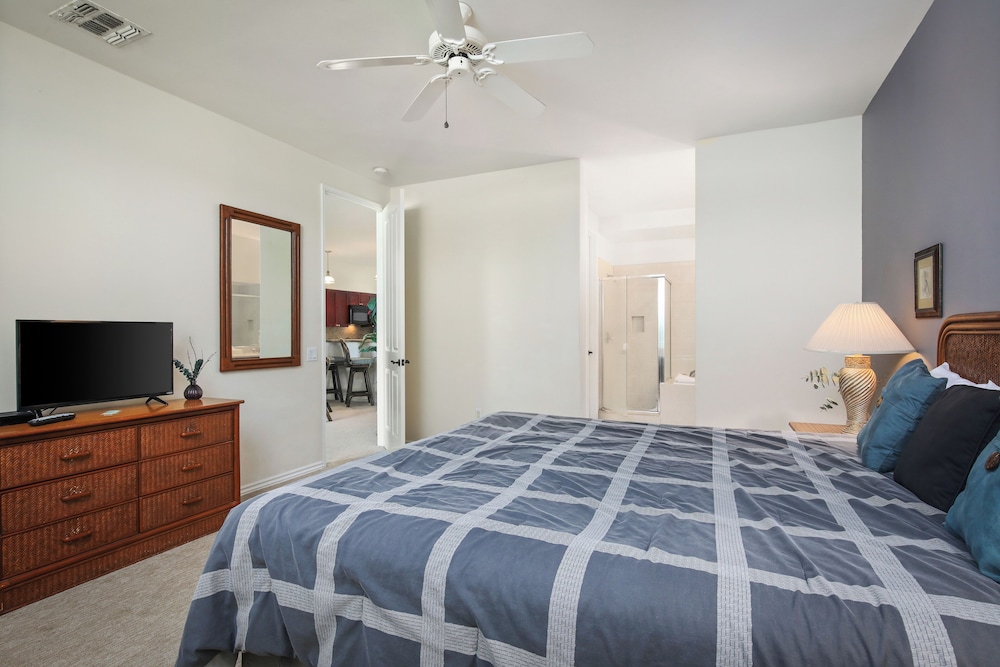 1 Bedroom, Condo, Queen Bed, Golf Course View, Sofa
