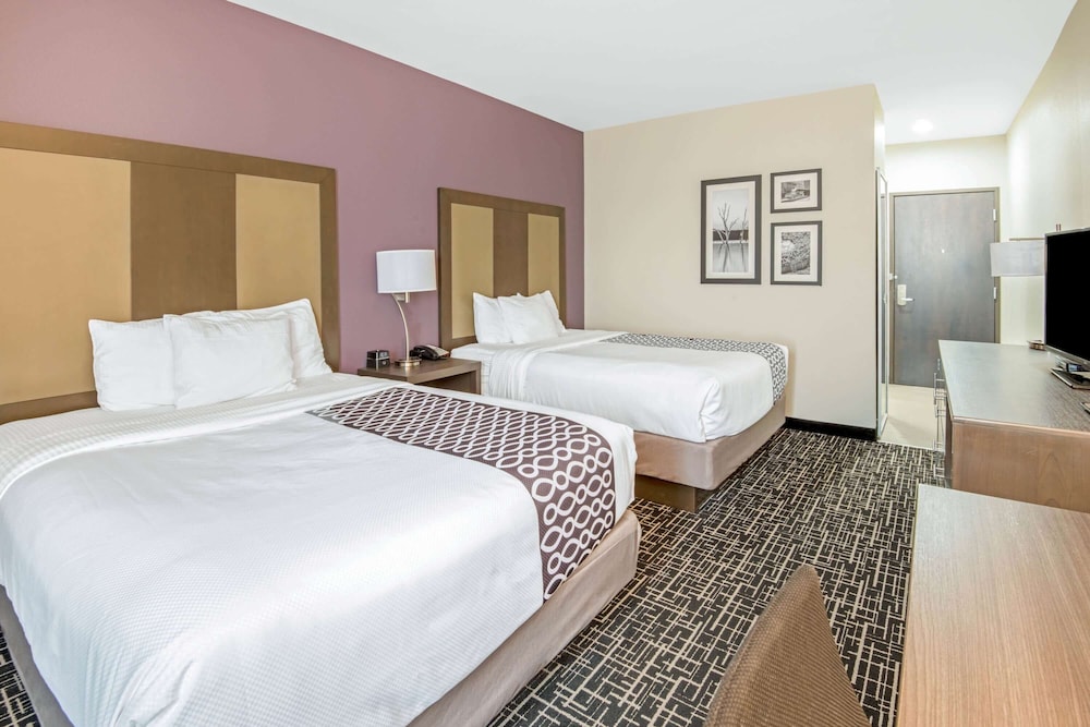 La Quinta Inn & Suites by Wyndham Weatherford OK 17/47