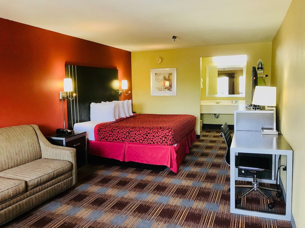Days Inn By Wyndham San Antonio Near Fiesta Park 24/36