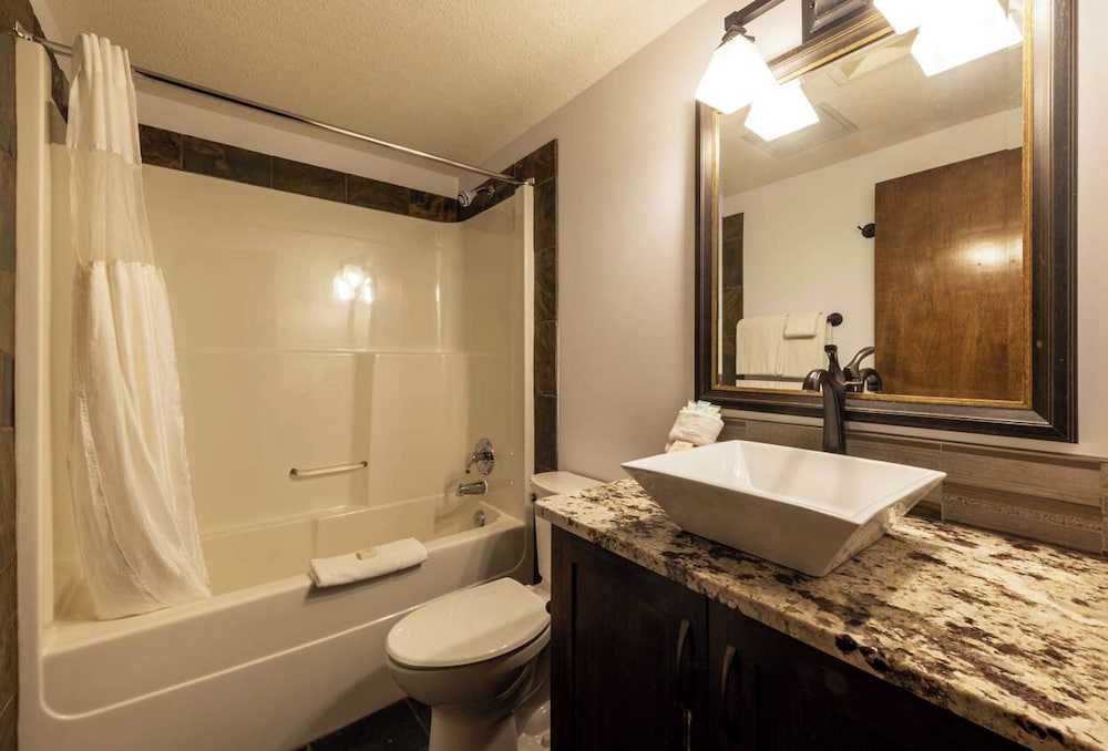 The Palliser Lodge 28/29