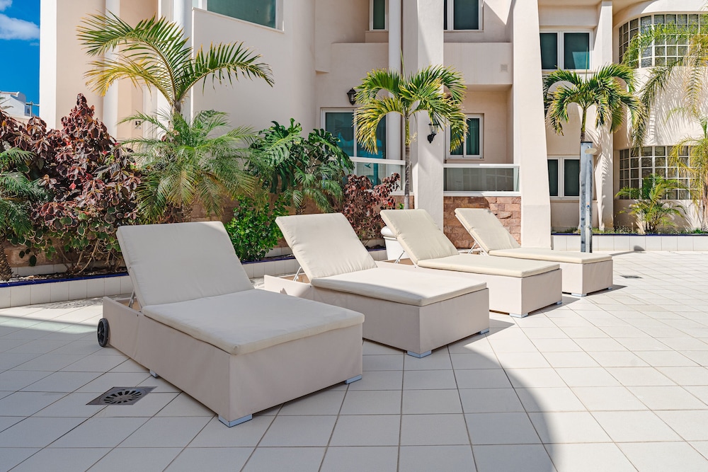Flamingo Suites 30/50