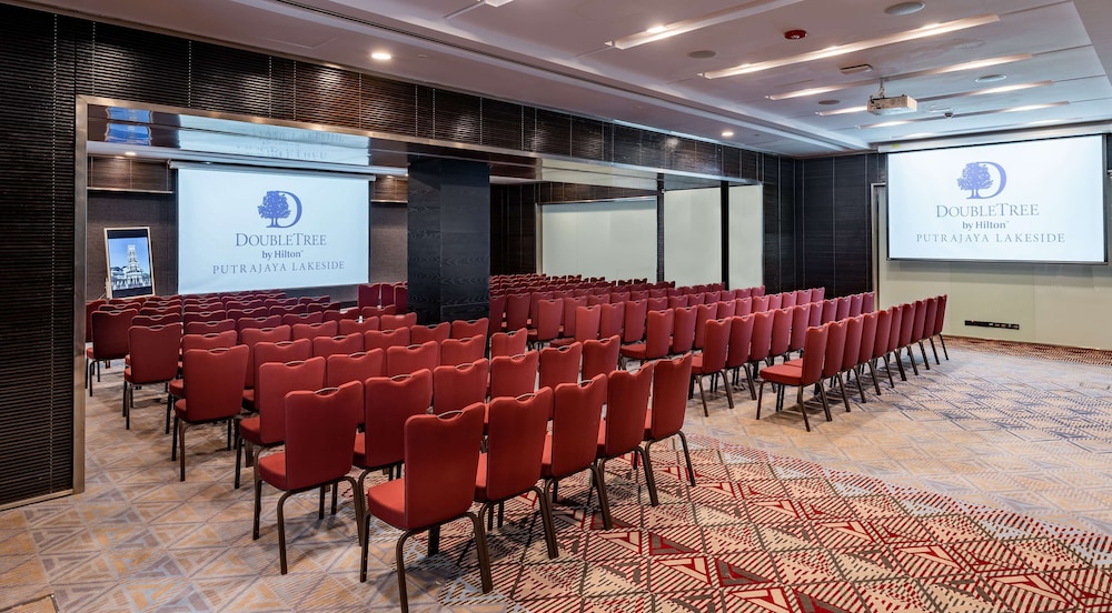 Doubletree By Hilton Putrajaya Lakeside 36/49