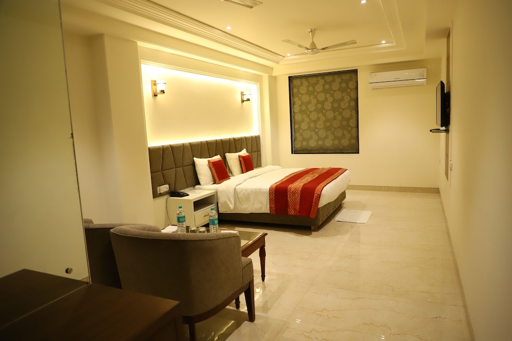 Lavanya Motel 22/51