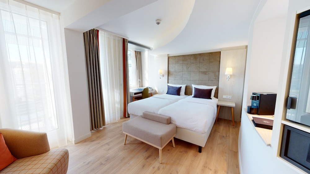 KONGRESSHOTEL POTSDAM AM TEMPLINER SEE 16/66