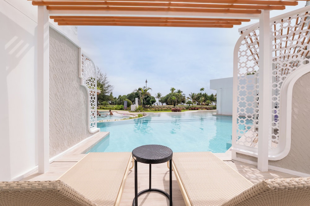 Thavorn Palm Beach Resort 32/58