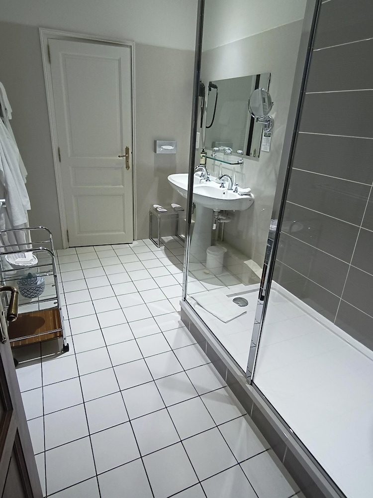 Chateau de Montreuil - Hotel Restaurant - Montreuil sur Mer 46/48