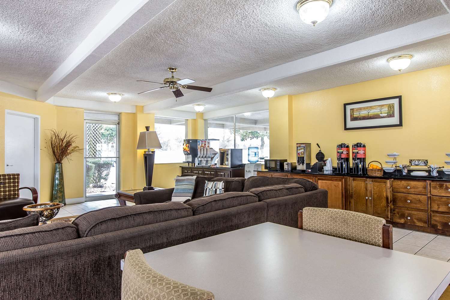 Econo Lodge Byron near Historic District - Warner Robins 6/12