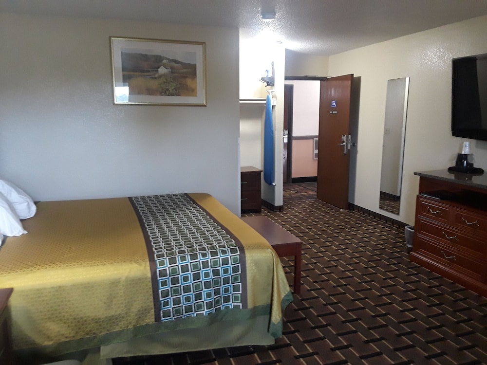 Faribault Hometown Inn & Suites 22/41