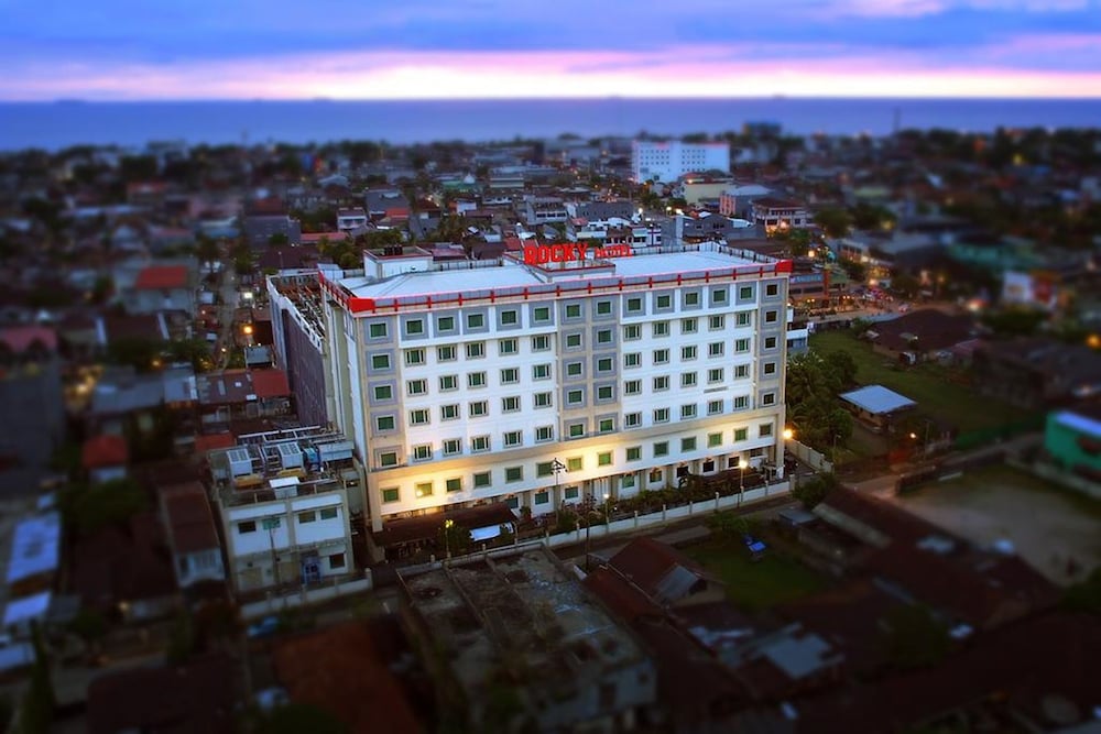 Rocky Plaza Hotel Padang 2/50