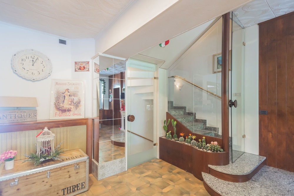 Hotel Mirabeau 6/50