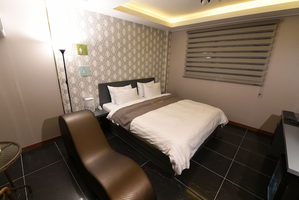 Q Motel 14/49