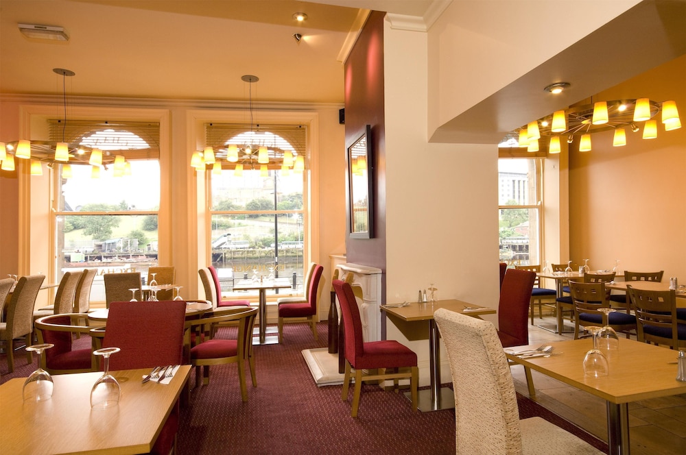 Premier Inn Newcastle City Centre (Quayside) 25/35