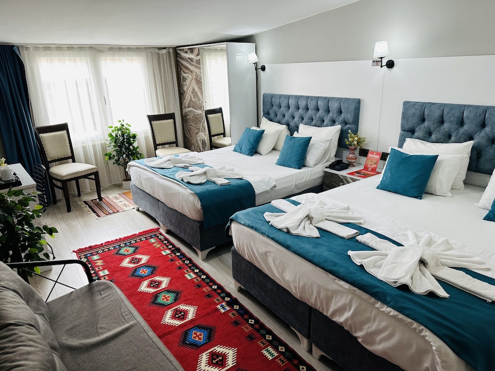 Galapera Hotel 7/50