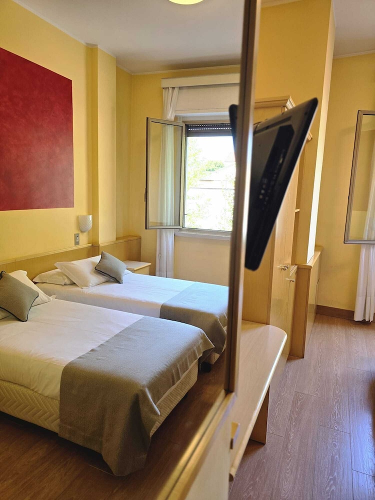 Sant Ambroeus Hotel 9/57