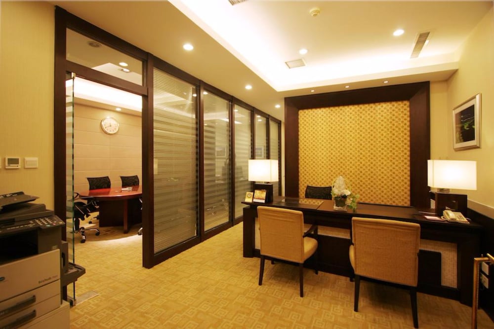 Luxemon Xinjiang Yindu Hotel 20/30