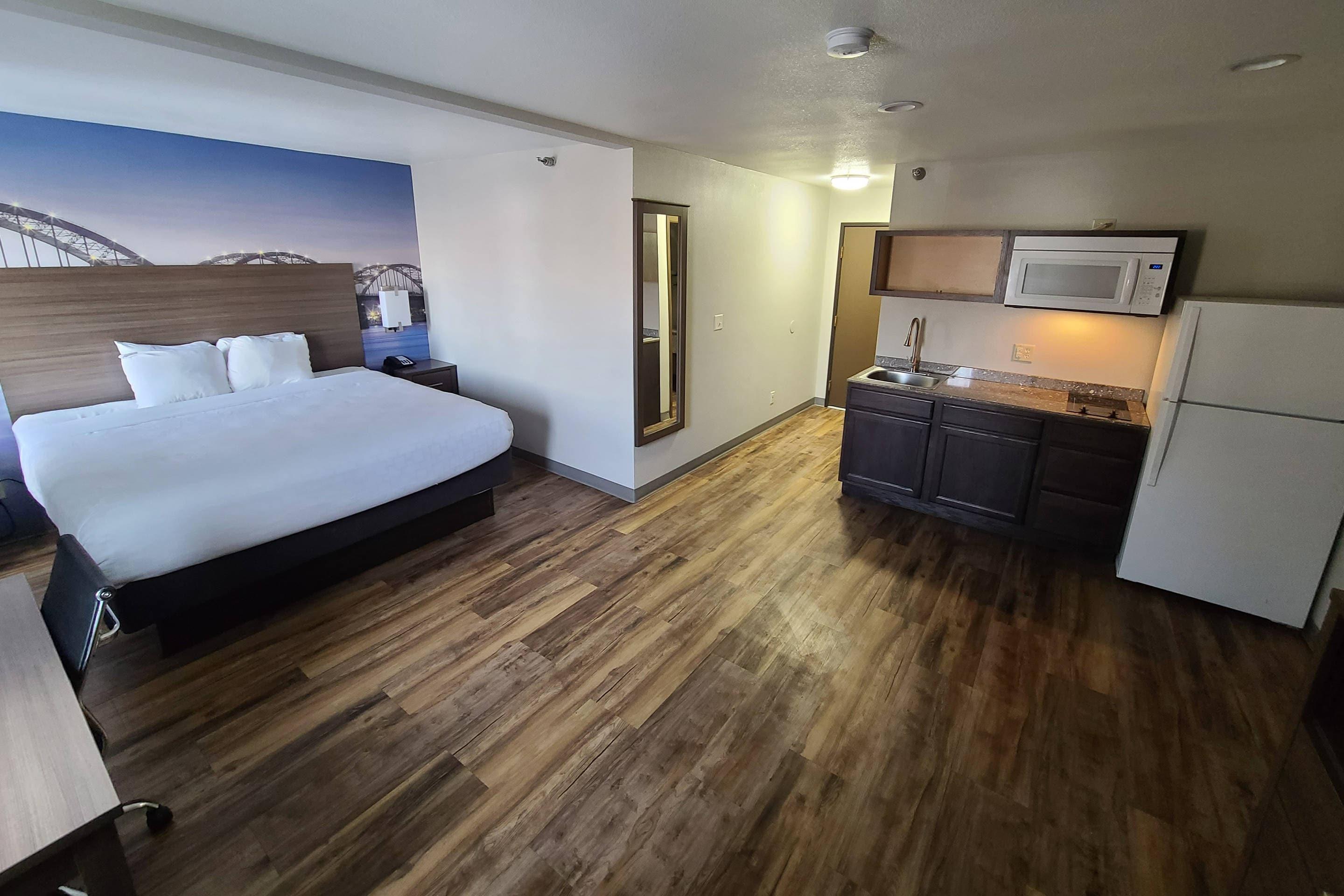Efficiency, Suite, King Bed