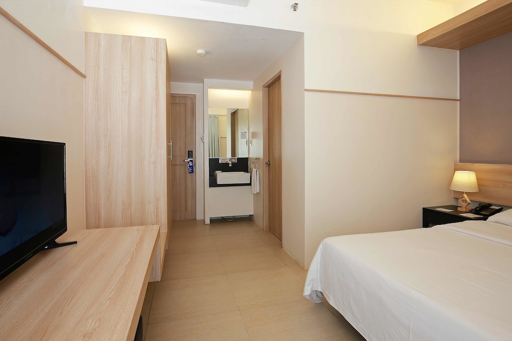 The Tides Hotel Boracay 15/50