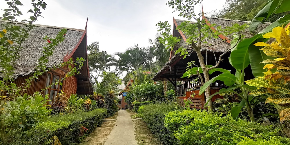 Phi Phi Relax Beach Resort 63/71