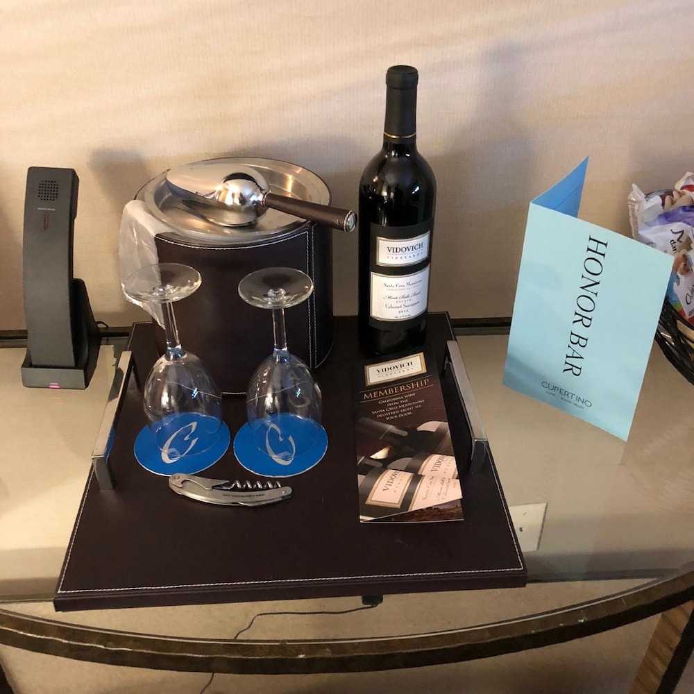 Cupertino Hotel 35/54