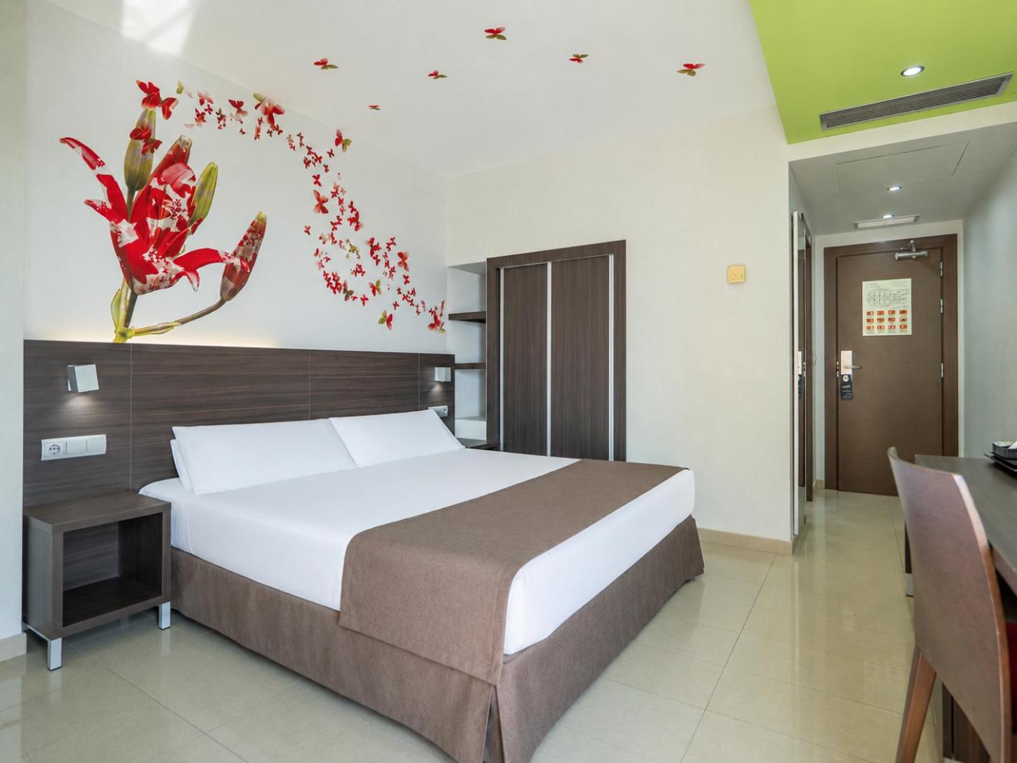 Superior, Double or Twin Bed, Side Sea View