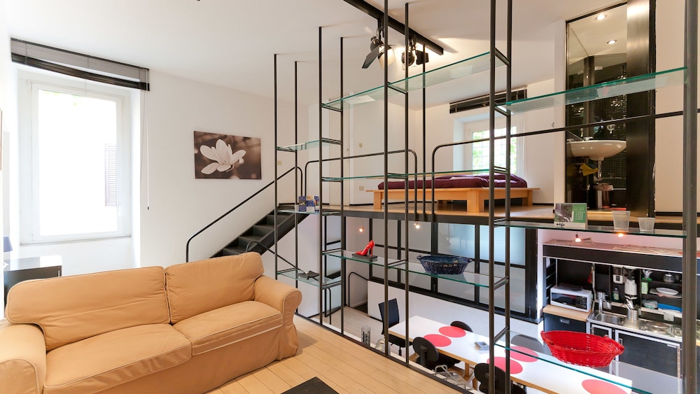 Rental In Rome Riari Loft 8/18