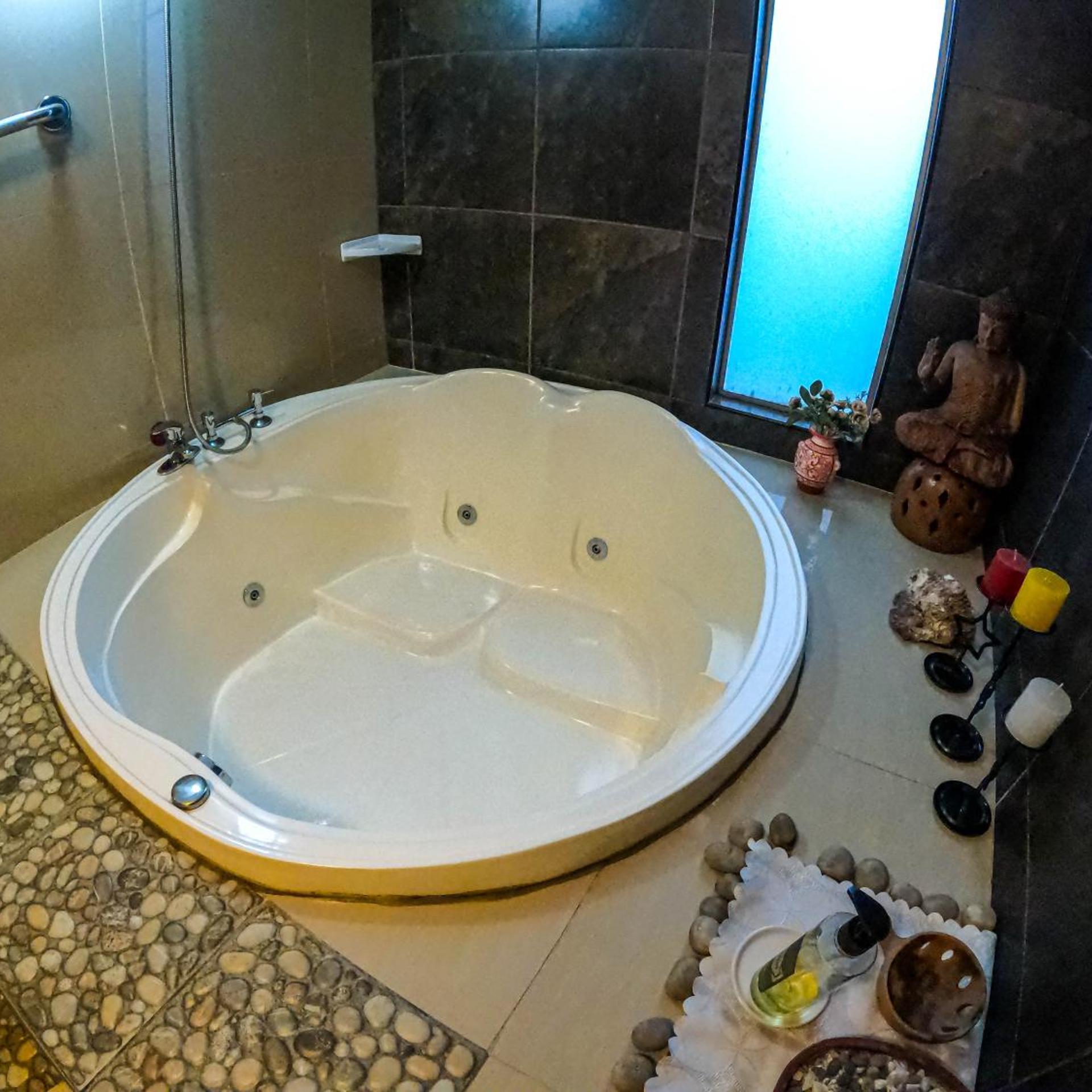 Hotel Tikary 50/50