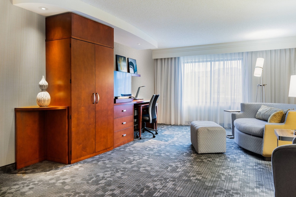 Courtyard Marriott Denton 33/47