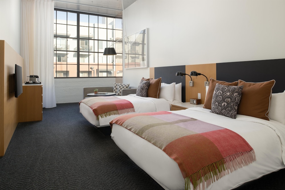 Fordson Hotel Unbound Collection by Hyatt 22/65