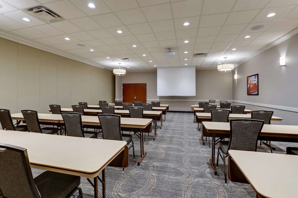Drury Inn And Suites Phoenix Airport 34/50
