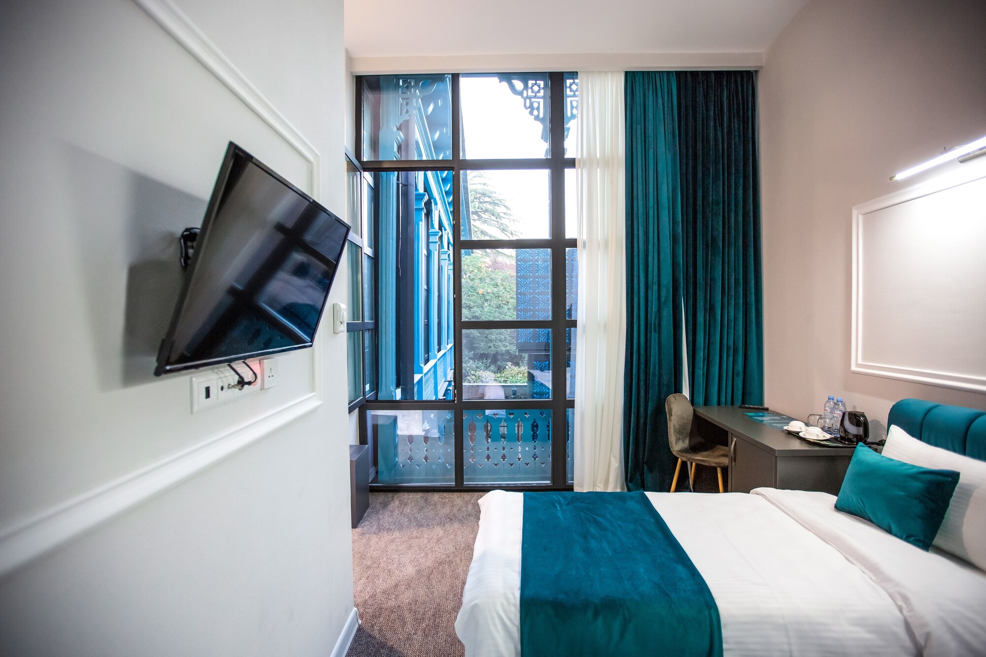 ROOM, DOUBLE BED