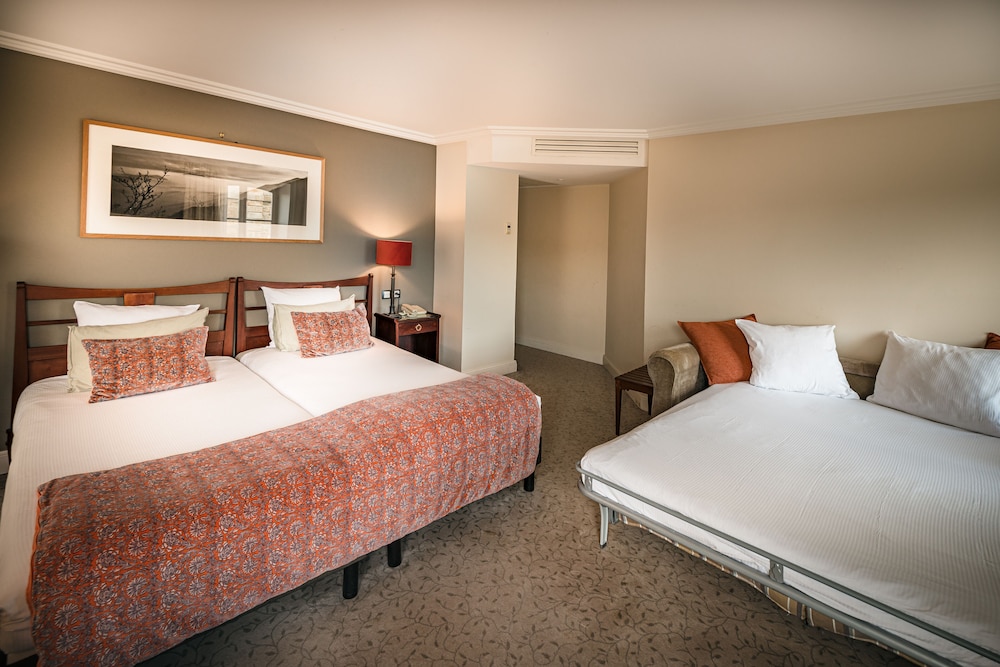 JUNIOR SUITE, DOUBLE AND TWIN BEDS