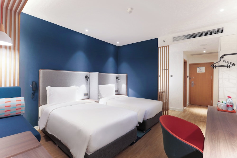 Standard, Twin Beds, No Window