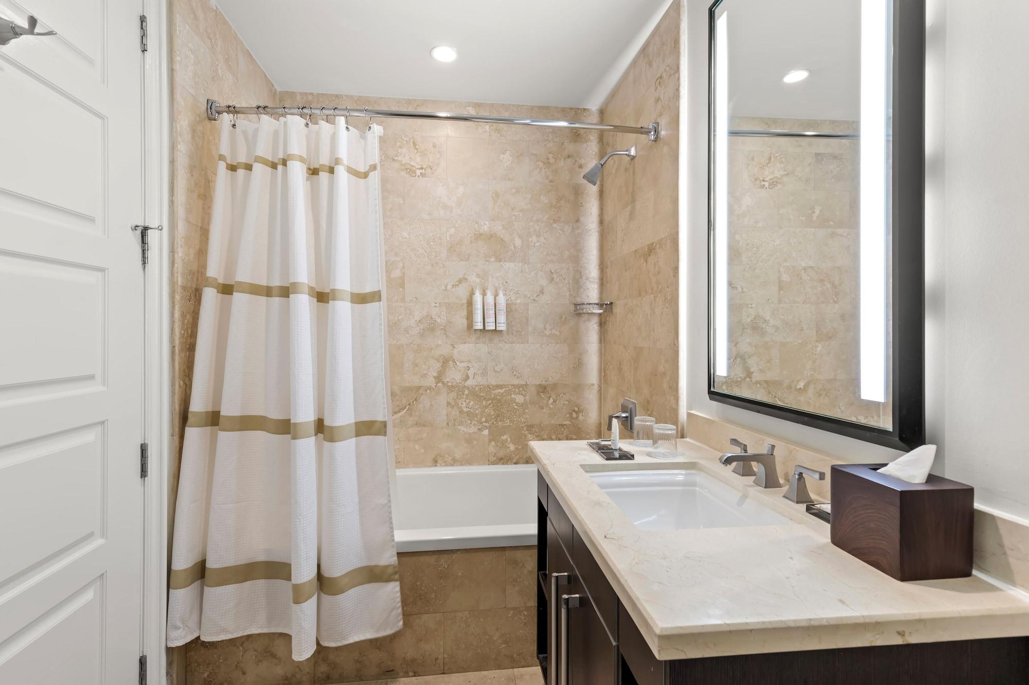 إقامة بإطلالة على المسبح بغرفتي نوم، Beachside Resort and Residences 5/9