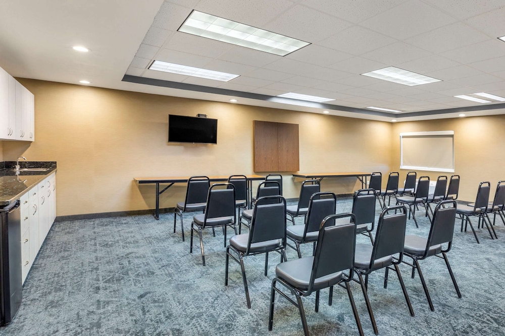 Comfort Suites Denver Tech Center 37/41
