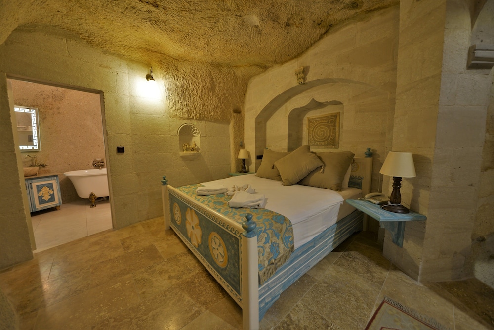 Caftan Cave Suites 25/49