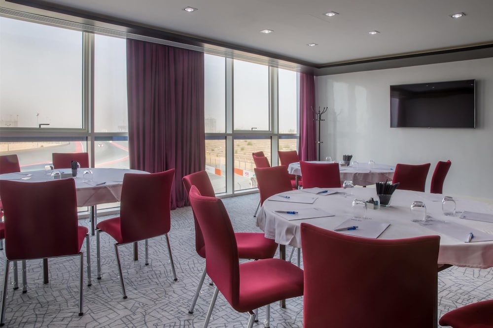 Park Inn By Radisson Dubai Motor City 63/76