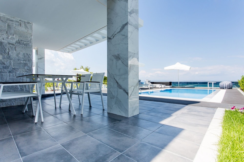 Crystal Villas & Suites 16/39