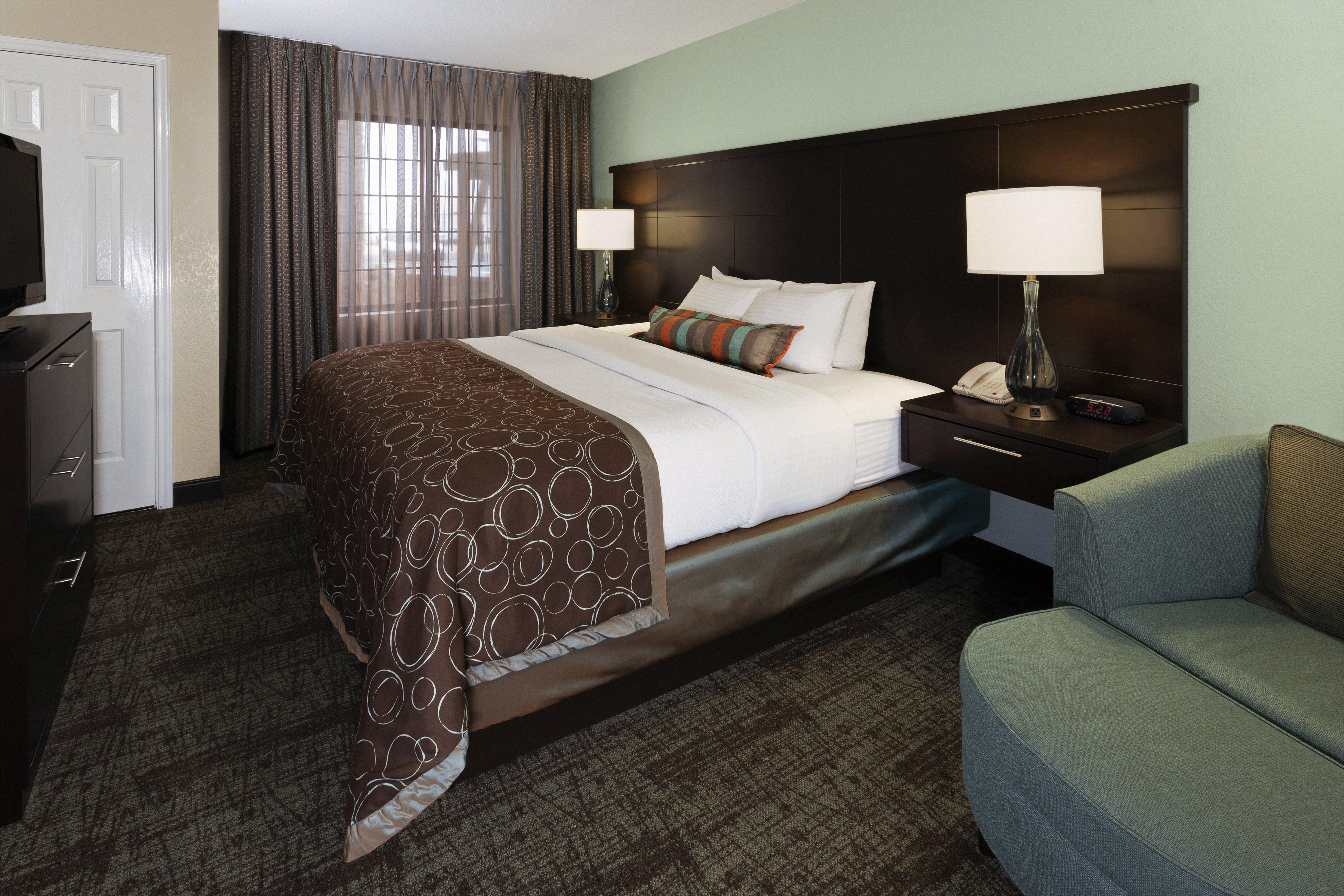 Studio, Queen Bed