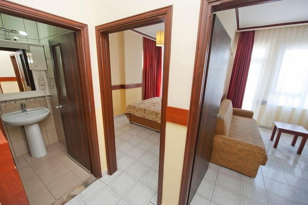 Lavinia Apart Hotel 65/66