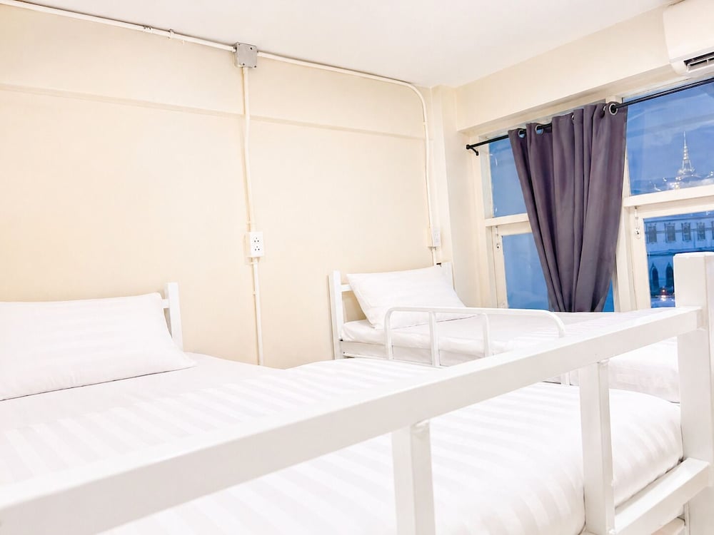 Female Dorm, Female Only
